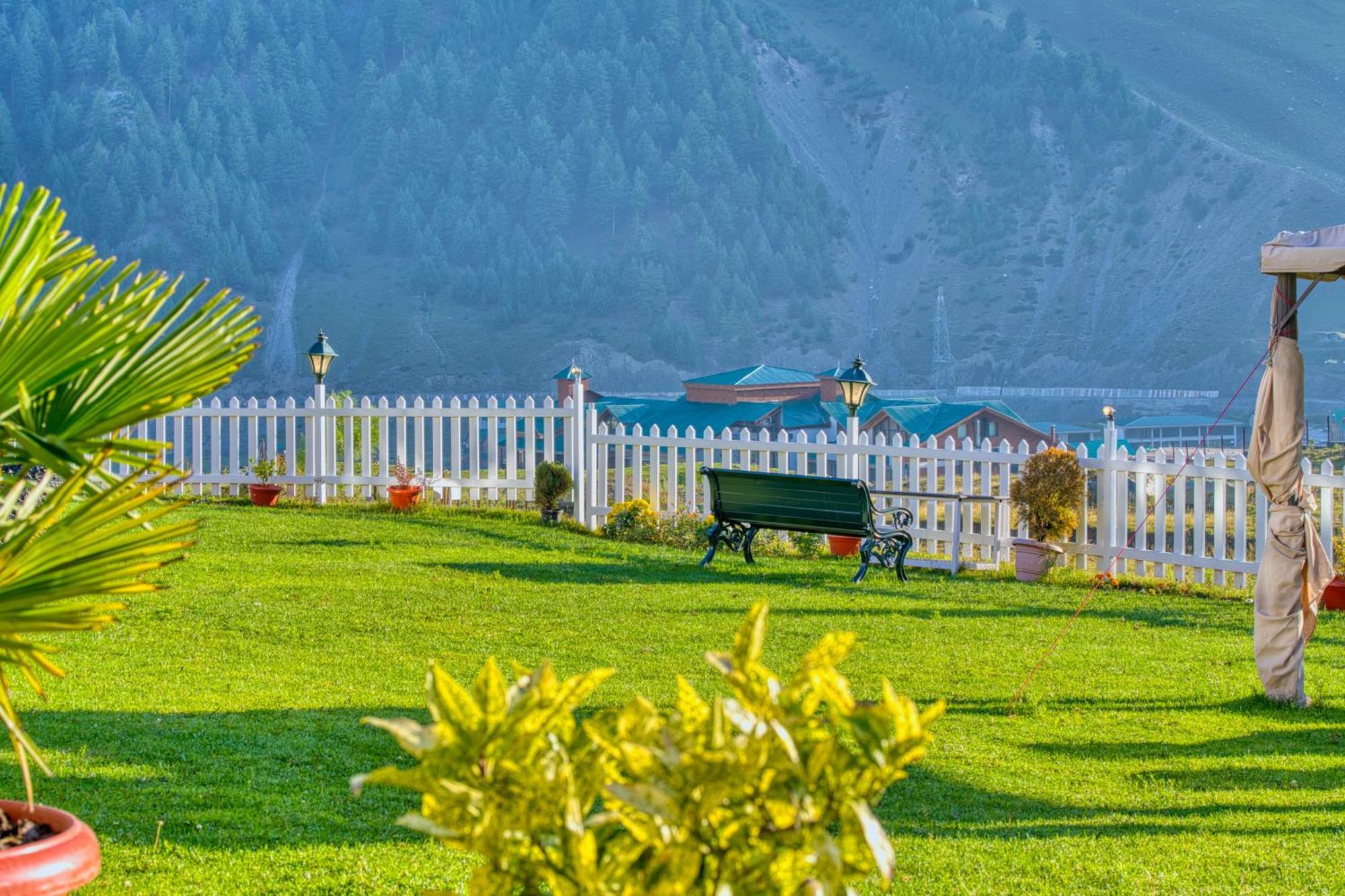 Golden Meadows Hotels & Resorts Sonāmarg Exterior foto
