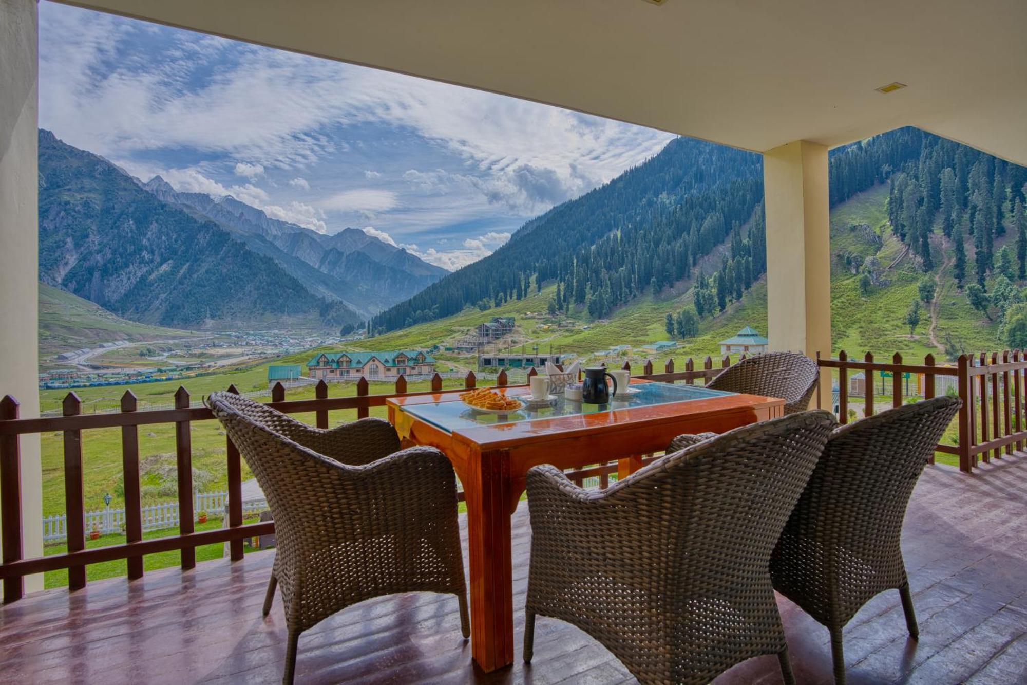 Golden Meadows Hotels & Resorts Sonāmarg Exterior foto