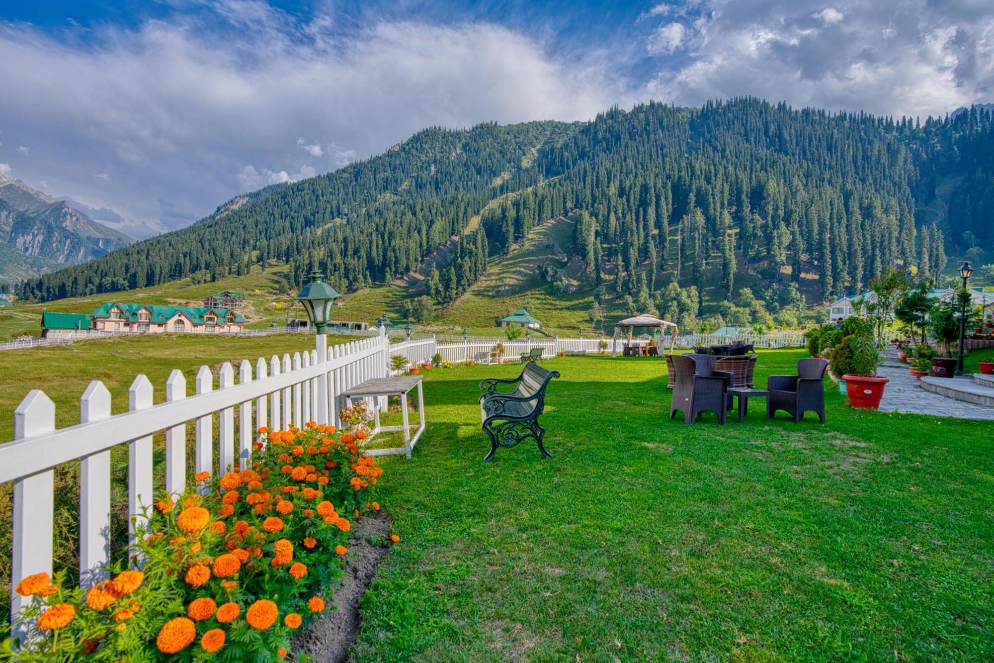 Golden Meadows Hotels & Resorts Sonāmarg Exterior foto